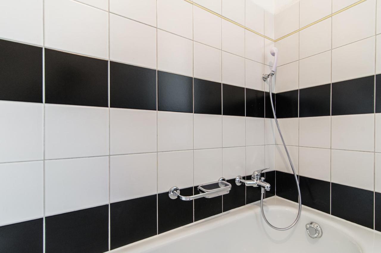 Giuka Apartment By Quokka 360 - Close To The Station Massagno Esterno foto